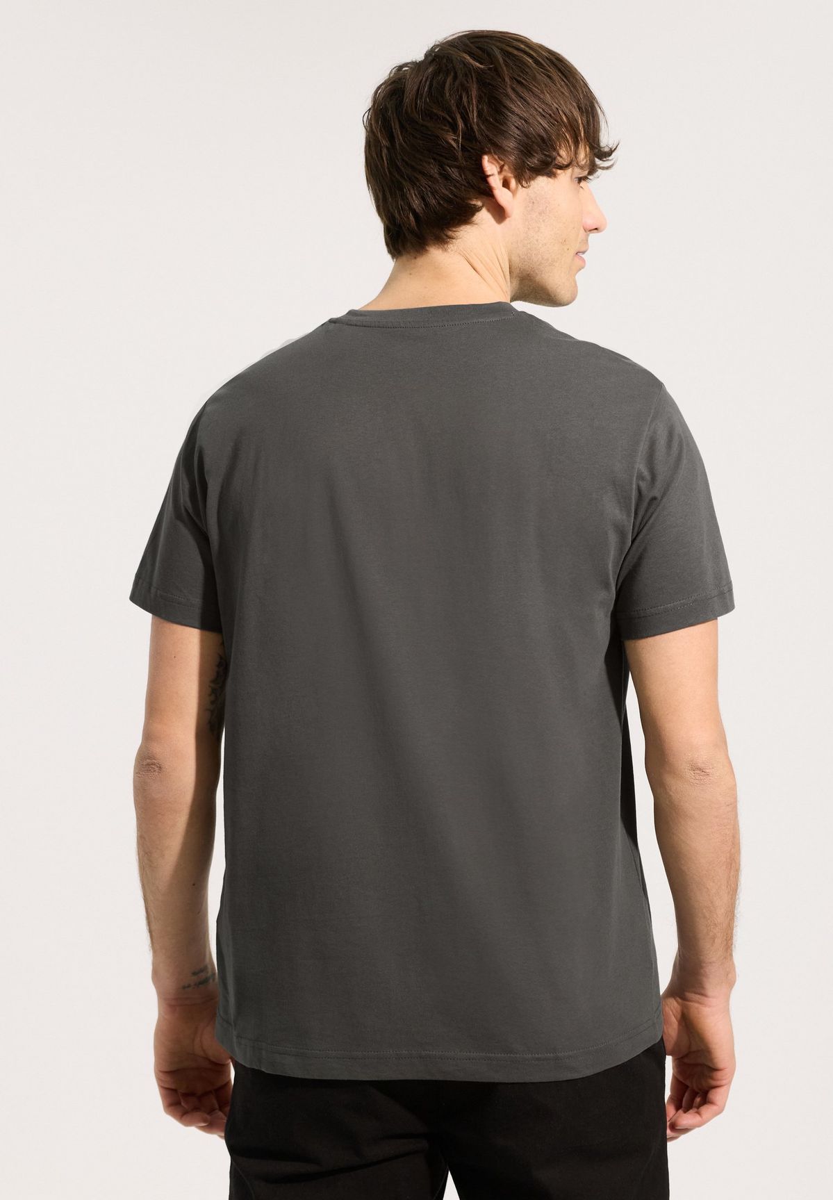 V-NECK T-SHIRT GREY